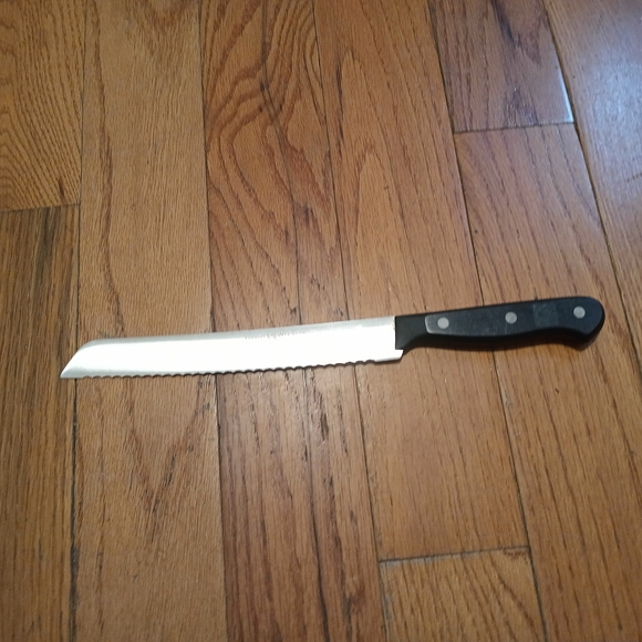 Serrated Bread Knife with Black Handle - Picture 2 of 2